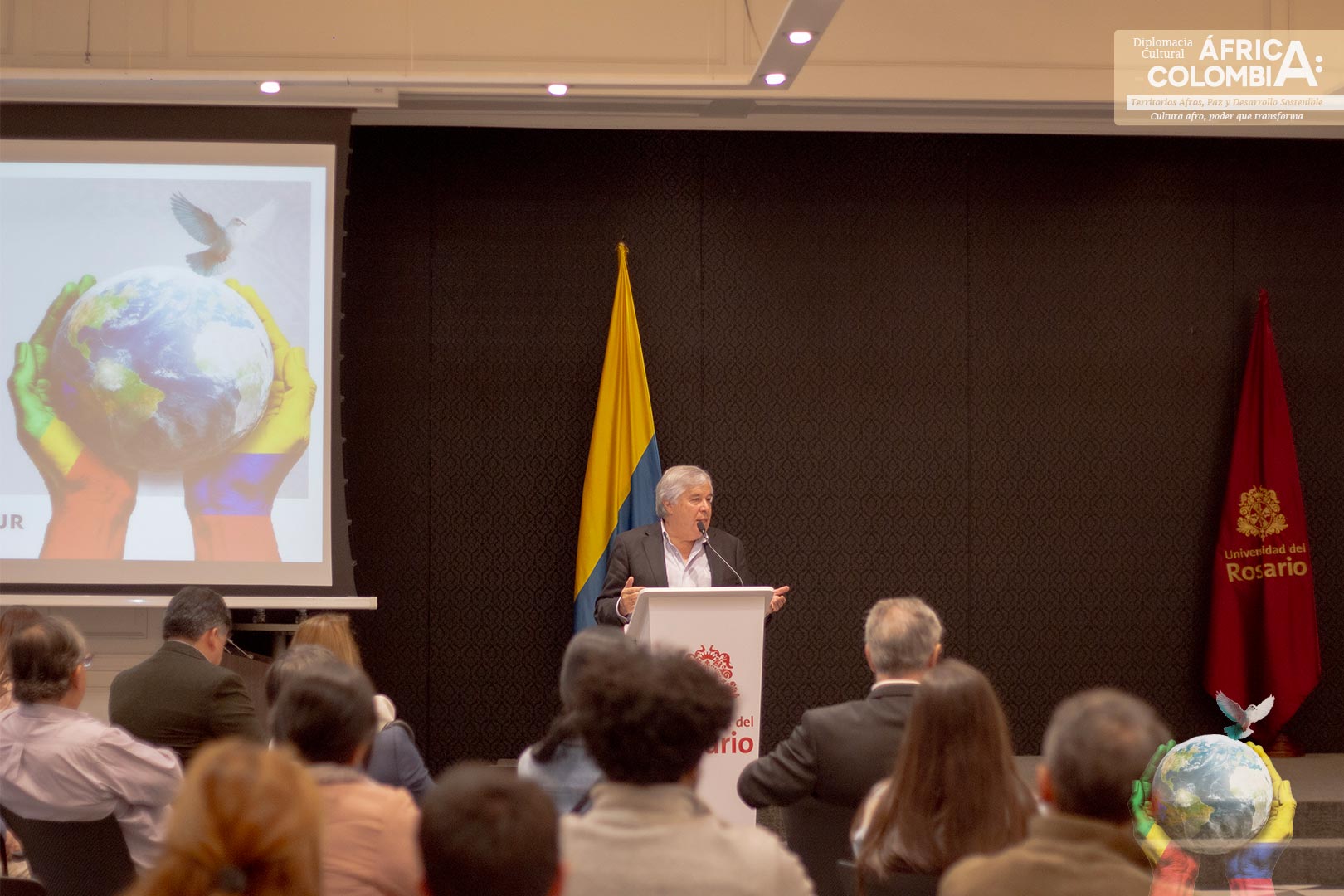 victor g ricardo hablando en la cumbre de diplomacia cultural africa colombia del consulado honorario de la republica del congo en colombia